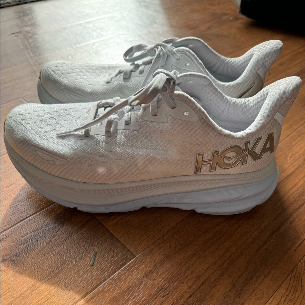 Women’s Hoka Clifton 9- Size 8